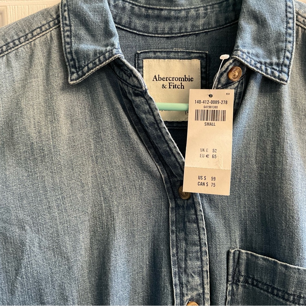 NWT! Abercrombie & Fitch Light Blue Denim Shirt SzS - Picture 2 of 3